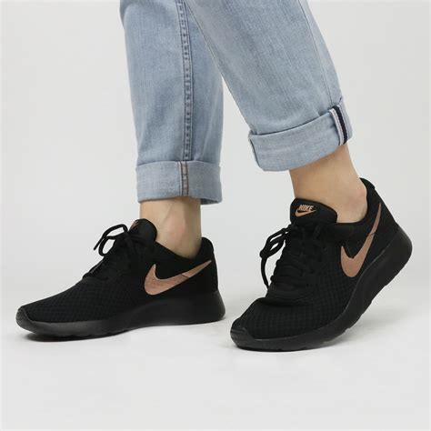 schoenen nike dames zwart|nike y2k sneakers dames.